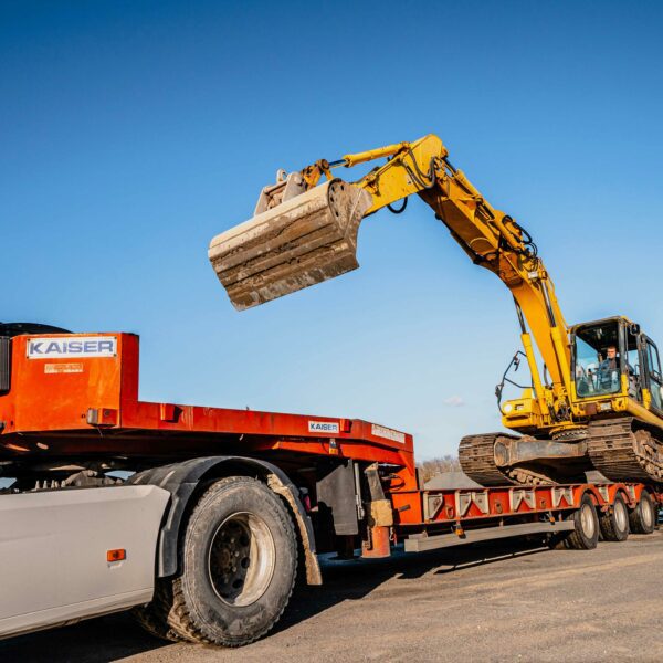 Transport des matériaux de construction avec porte engin chez SOCOVATP