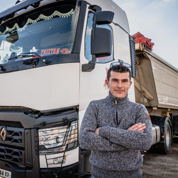 Chauffeur de l'entreprise de transport et négoce de matériaux et granulats LONGEPEE à Bouin en Vendée